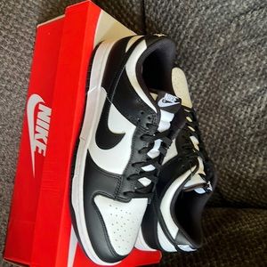 PANDA Dunks size 8 in men’s and size 9.5 in women’s brand new
